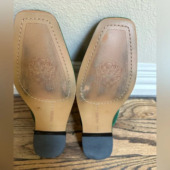 Vince Camuto Green Mules with Silver Chain - Picture 2 of 7